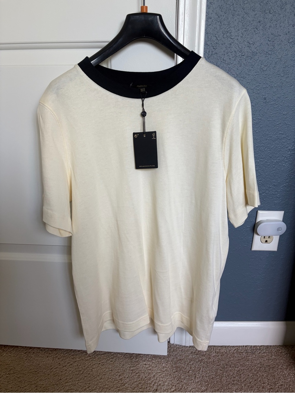 Massimo Dutti Cream Cotton T-Shirt with Black Collar | Medium | NWT